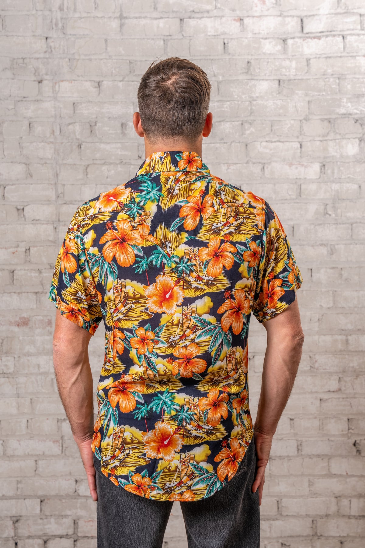 Men's Short Sleeve Hawaiian Print Western Shirt in Orange Rockmount Ranch Wear with floral print and sawtooth pockets