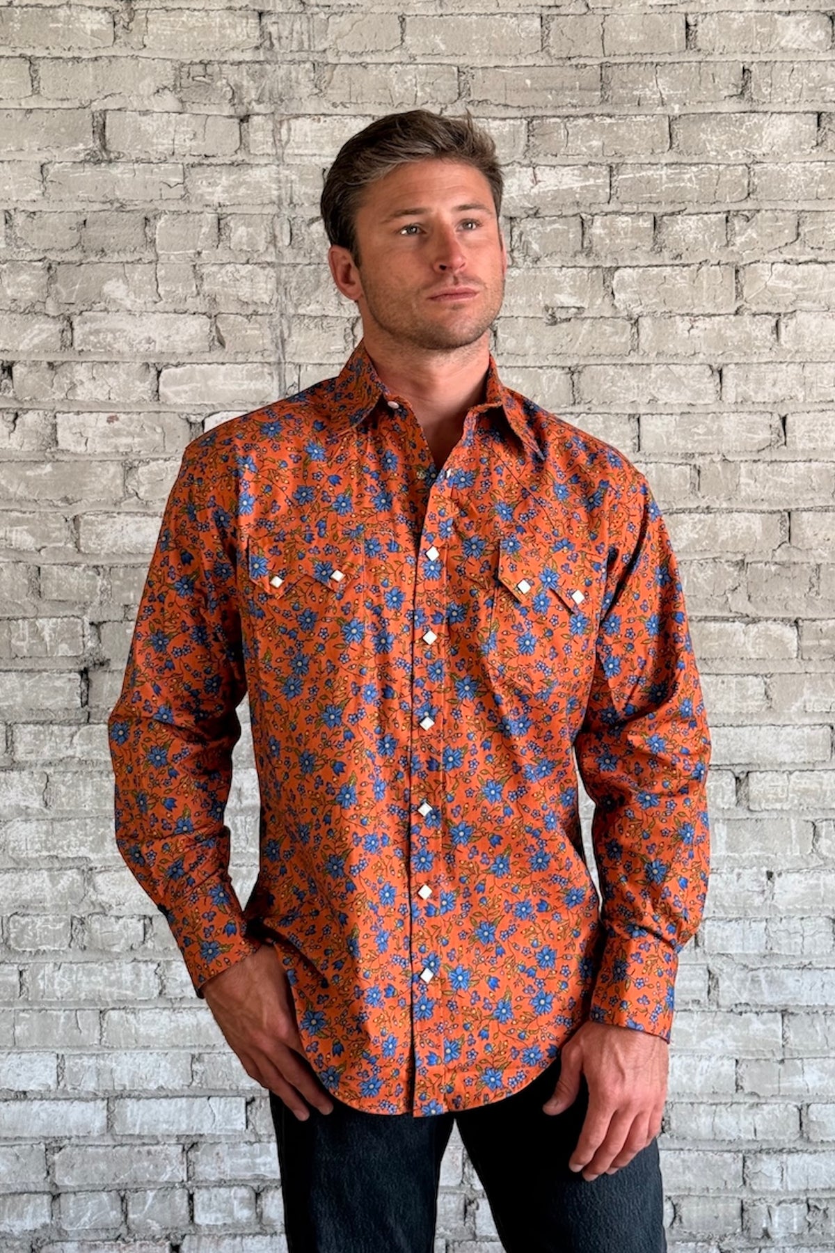 Rockmount Ranch Wear vintage western shirt with floral print and long sleeves, sawtooth pocket shirt