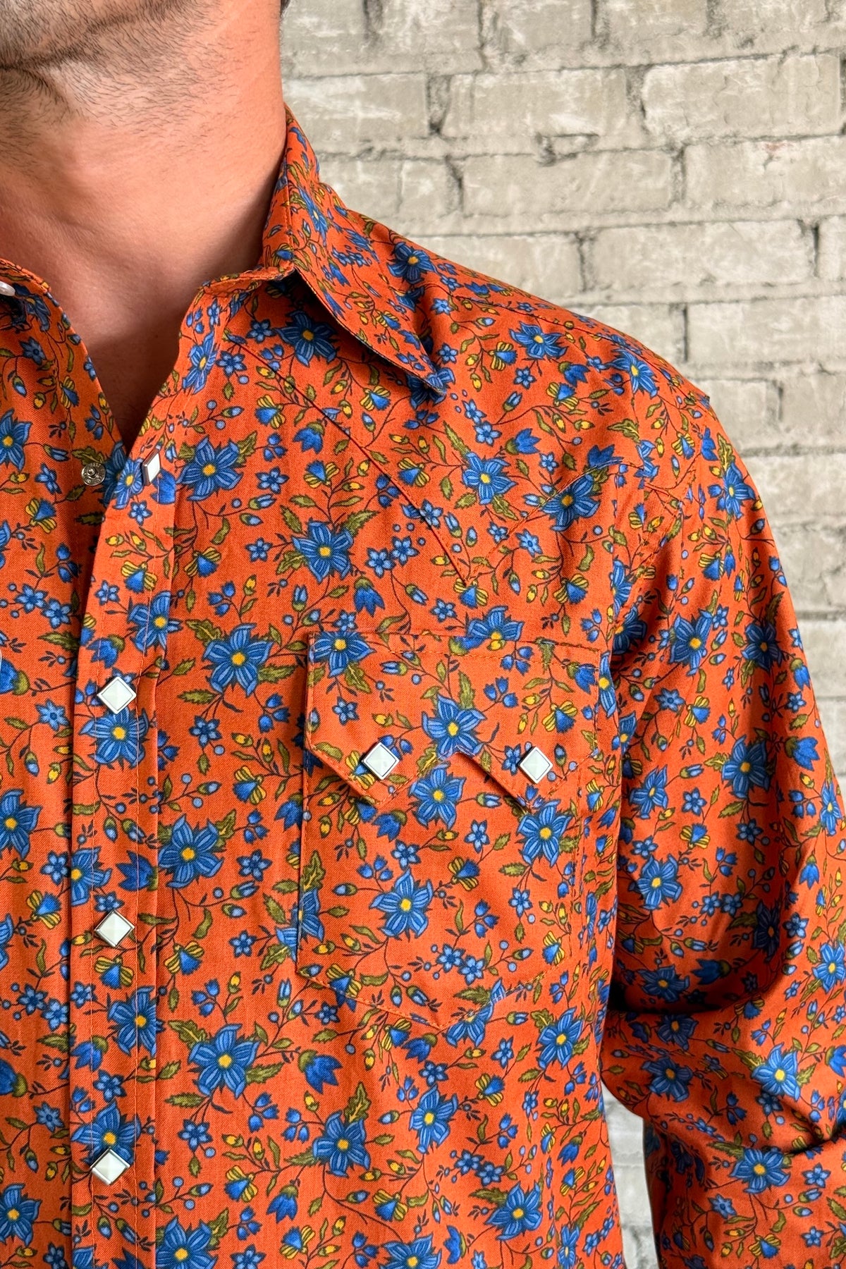 Rockmount Ranch Wear vintage western shirt with floral print, long sleeve, sawtooth pockets and Diamond snaps