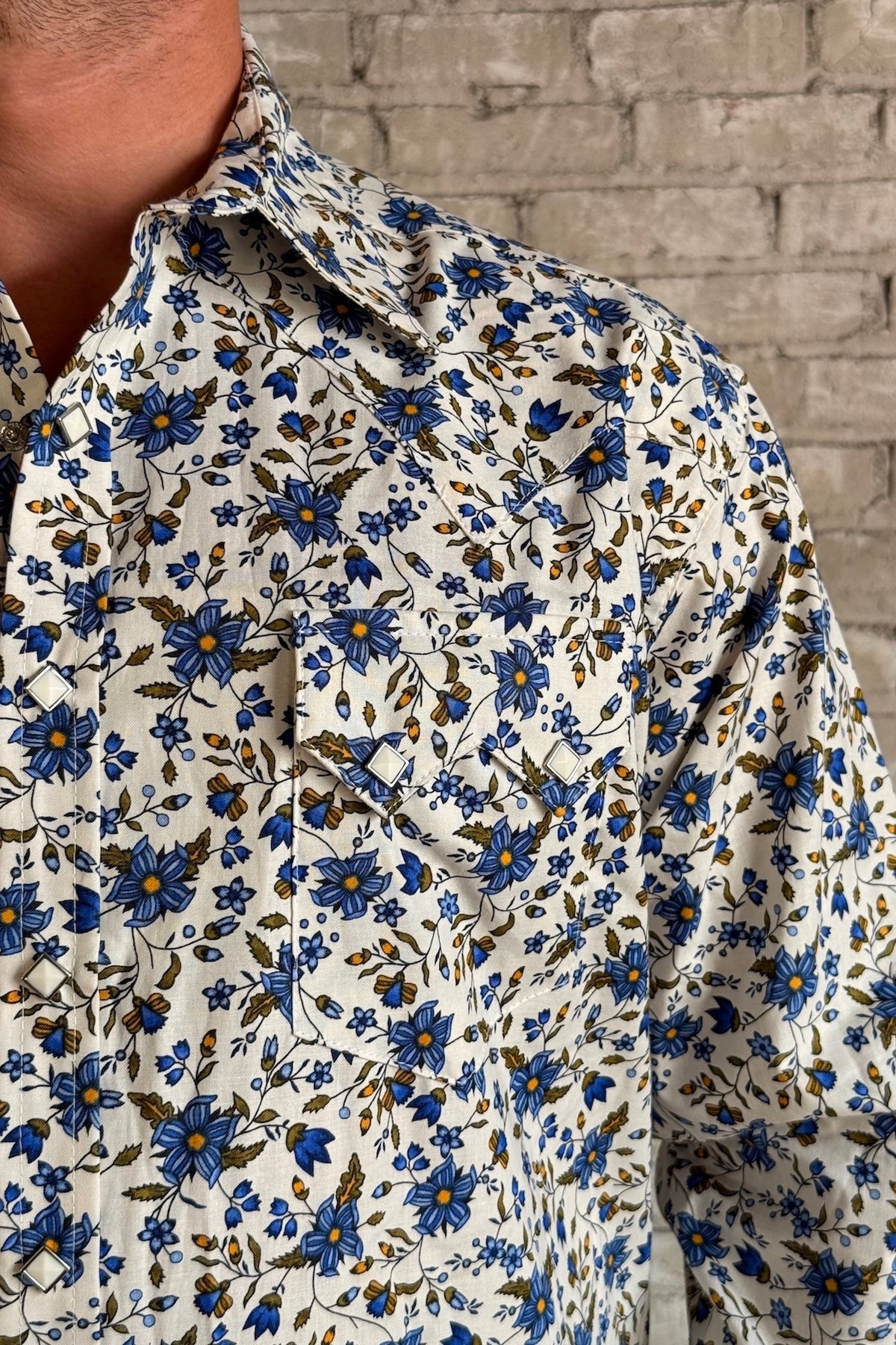 Rockmount Ranch Wear vintage western shirt in ivory with floral print, sawtooth pocket, and snap buttons