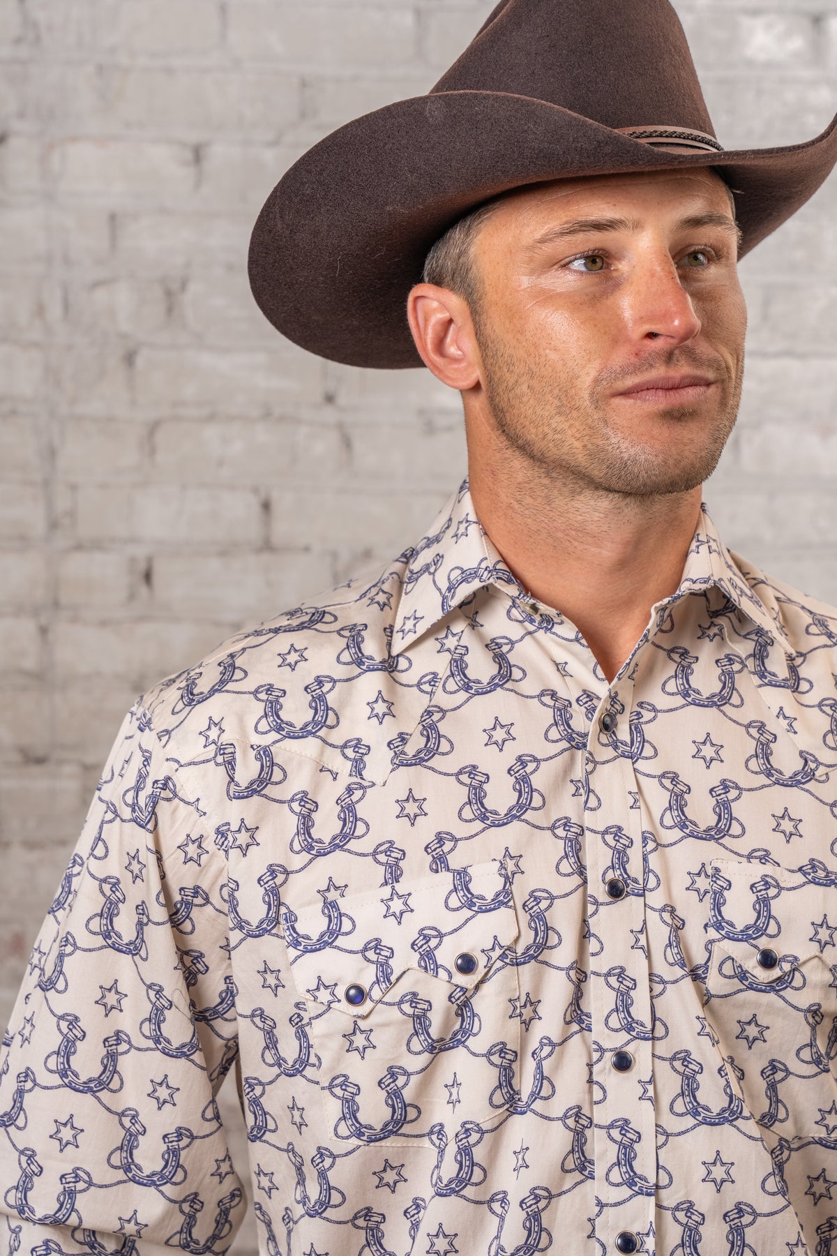 Men's Natural Horseshoe Print Western Shirt by Rockmount Ranch Wear in vintage cream with sawtooth pockets and snaps
