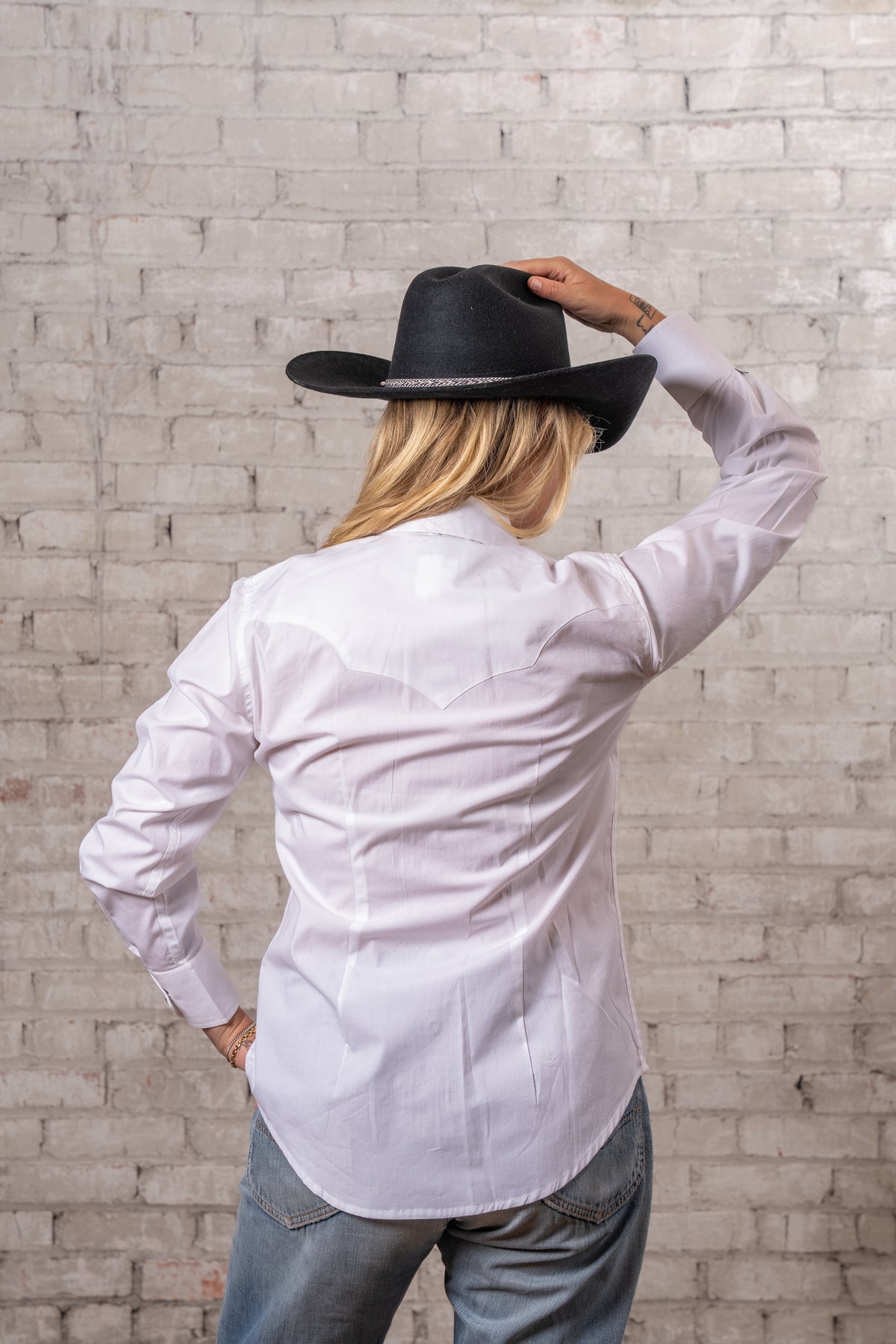 Women's Solid White 100 Cotton Western Shirt by Rockmount Ranch Wear with round white snaps and smile pockets